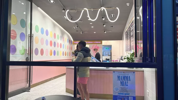 Continuity Concept Applied to Logo and Shop Design